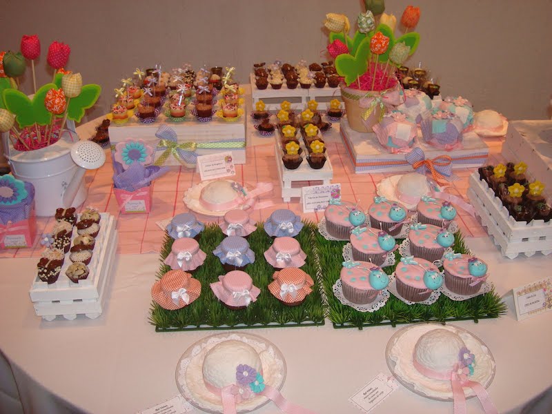 festa-infantil-mesa-guloseimas-cupcakes
