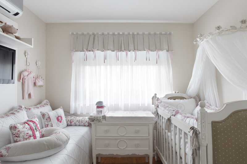 cortinas-para-quarto-de-bebê-branca