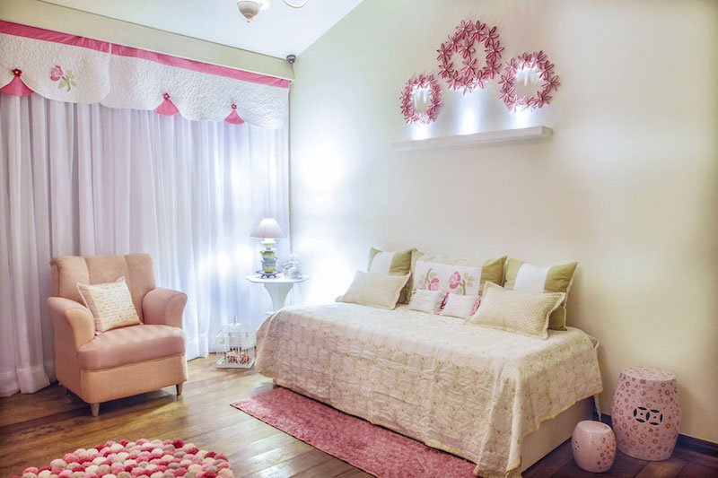 cortinas-para-quarto-de-bebê-rosa-branco