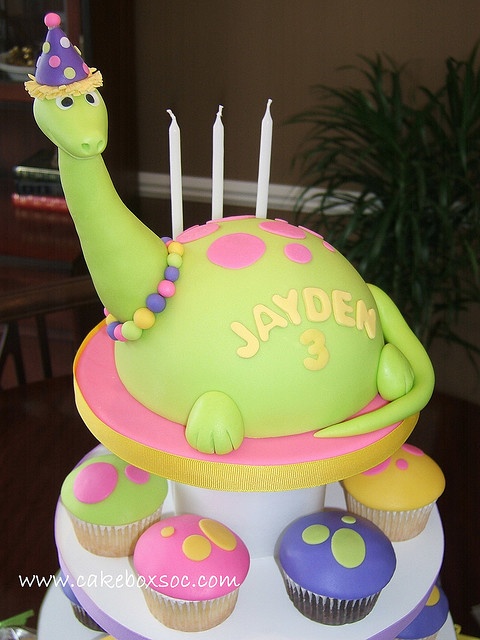 festa infantil dinossauro bolo menina