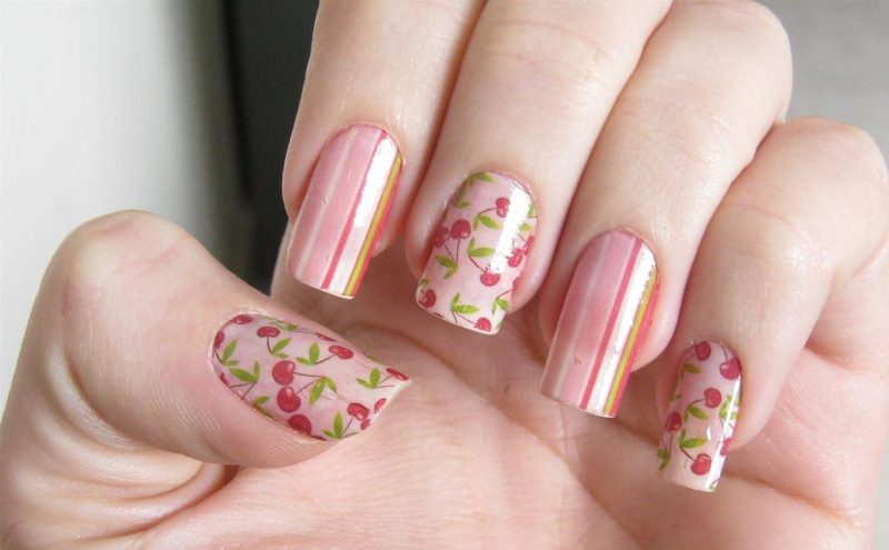 unhas-decoradas-com-adesivos