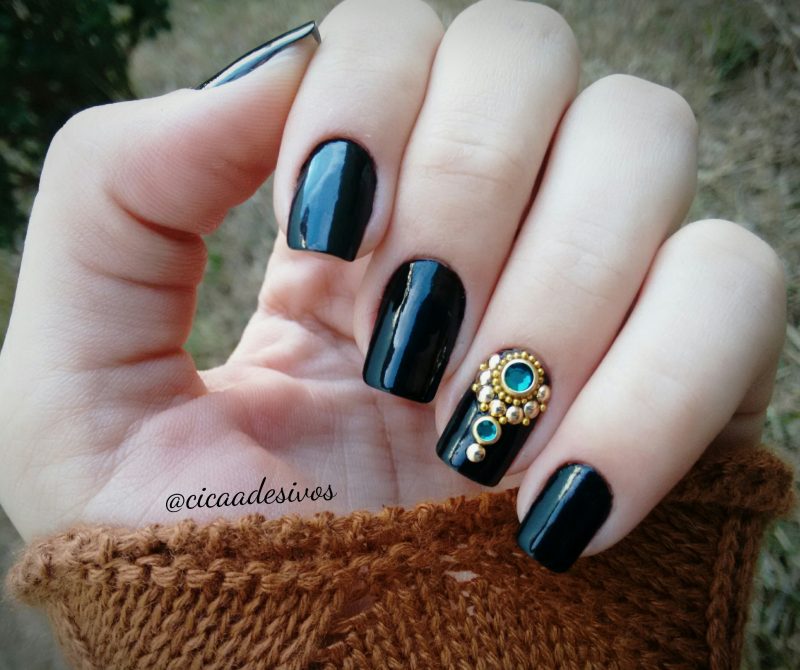 unhas-decoradas-com-joias