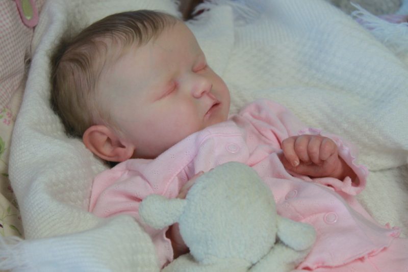 bebe-reborn-menina