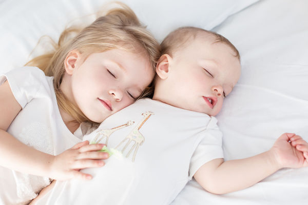 Dicas para escolher o travesseiro de bebês e crianças