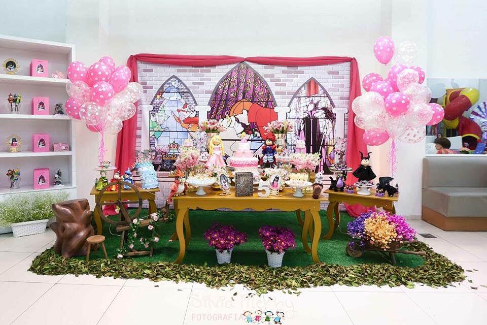 Decoração de festa infantil com o tema Bela Adormecida
