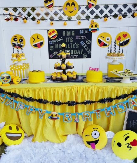decoração de festa infantil emojis