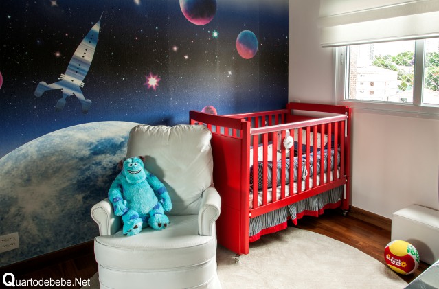 Quarto de bebê masculino espaço sideral