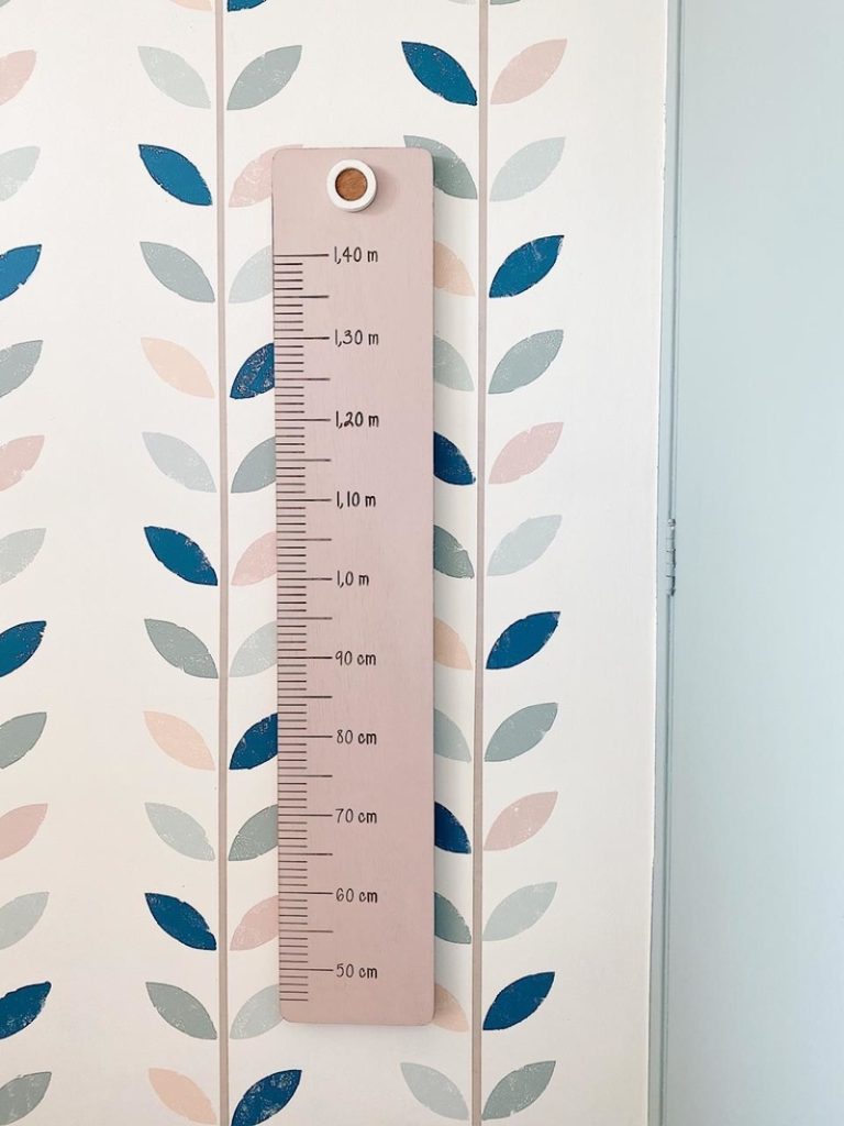 régua de crescimento para quarto de bebê